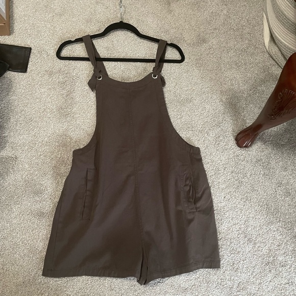 Grey/Brown Women’s Romper. Size: Small - Picture 2 of 4